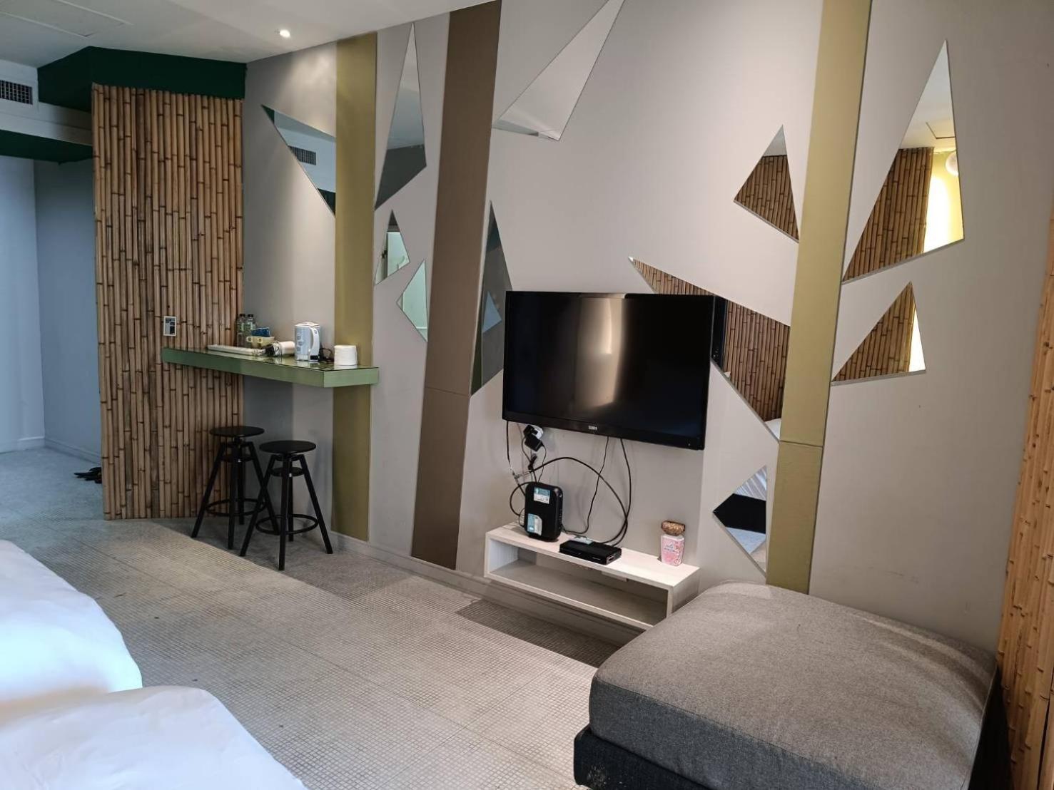 三条文旅 Lägenhet Kaohsiung Exteriör bild